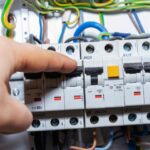 日本電気ヒューズ市場